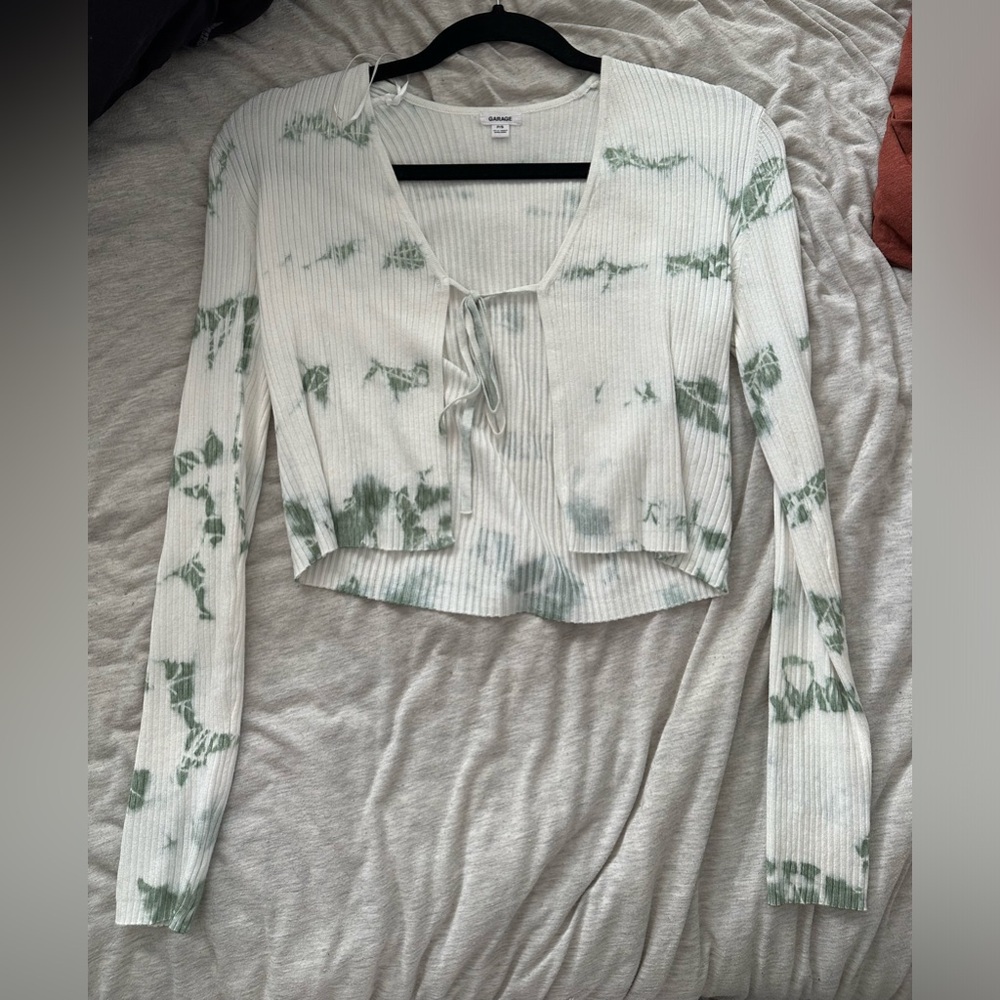 Garage green and white tie-dye top! Soft, ribbed material. Size Small